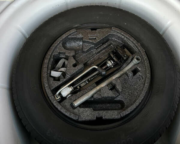 Білий Шкода Октавія, об'ємом двигуна 1.6 л та пробігом 257 тис. км за 7999 $, фото 33 на Automoto.ua