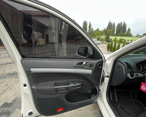 Белый Шкода Октавия, объемом двигателя 1.97 л и пробегом 346 тыс. км за 9399 $, фото 12 на Automoto.ua