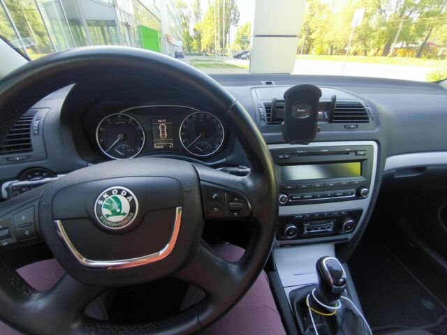 Шкода Октавия 2012 в Кременчуге на Automoto.ua Белый Шкода Октавия, объемом двигателя 1.8 л и пробегом 280 тыс. км за 7200 $, фото 1 на Automoto.ua