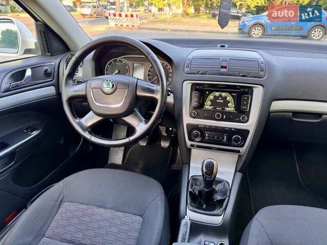 Белый Шкода Октавия, объемом двигателя 1.2 л и пробегом 167 тыс. км за 6999 $, фото 67 на Automoto.ua