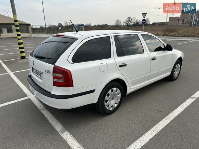Белый Шкода Октавия, объемом двигателя 1.6 л и пробегом 280 тыс. км за 5700 $, фото 4 на Automoto.ua