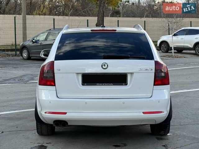 Белый Шкода Октавия, объемом двигателя 1.97 л и пробегом 281 тыс. км за 11800 $, фото 5 на Automoto.ua