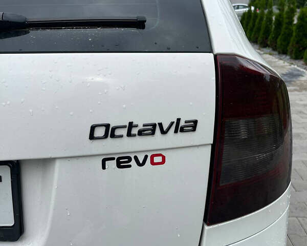 Белый Шкода Октавия, объемом двигателя 1.97 л и пробегом 346 тыс. км за 9399 $, фото 10 на Automoto.ua