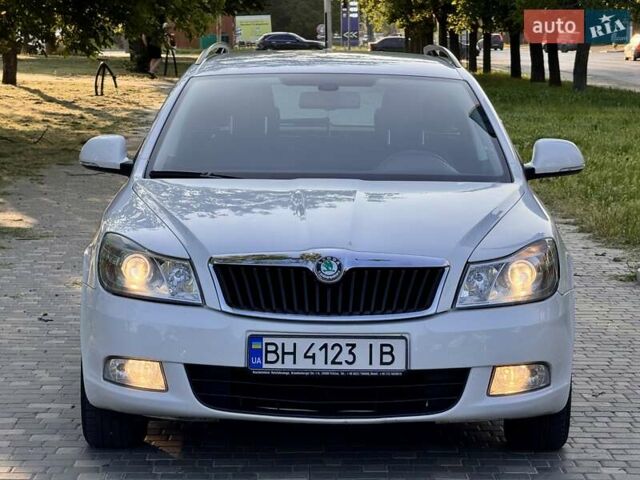 Белый Шкода Октавия, объемом двигателя 1.2 л и пробегом 167 тыс. км за 6999 $, фото 3 на Automoto.ua