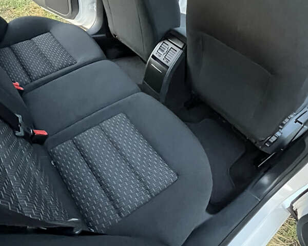 Білий Шкода Октавія, об'ємом двигуна 1.6 л та пробігом 257 тис. км за 7999 $, фото 31 на Automoto.ua