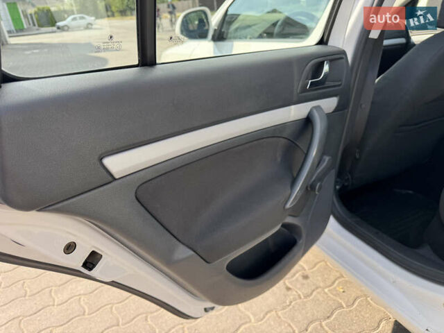 Білий Шкода Октавія, об'ємом двигуна 1.6 л та пробігом 272 тис. км за 7600 $, фото 46 на Automoto.ua
