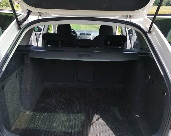 Белый Шкода Октавия, объемом двигателя 1.8 л и пробегом 245 тыс. км за 6700 $, фото 3 на Automoto.ua