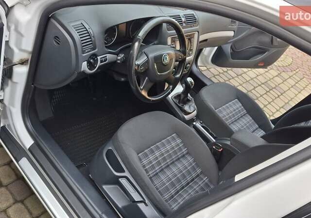 Білий Шкода Октавія, об'ємом двигуна 1.39 л та пробігом 197 тис. км за 7650 $, фото 24 на Automoto.ua