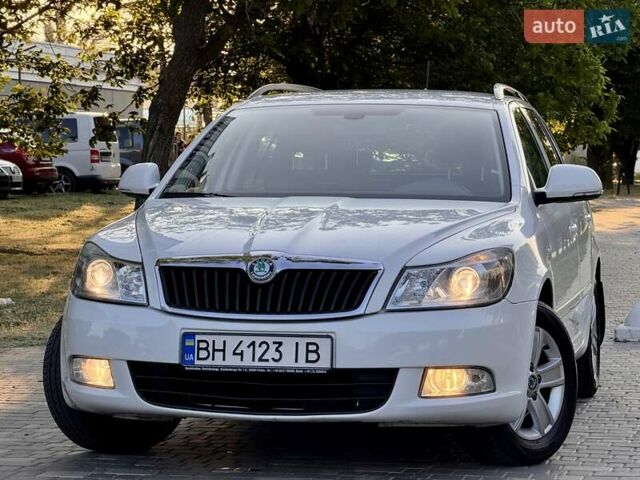 Белый Шкода Октавия, объемом двигателя 1.2 л и пробегом 167 тыс. км за 6999 $, фото 28 на Automoto.ua