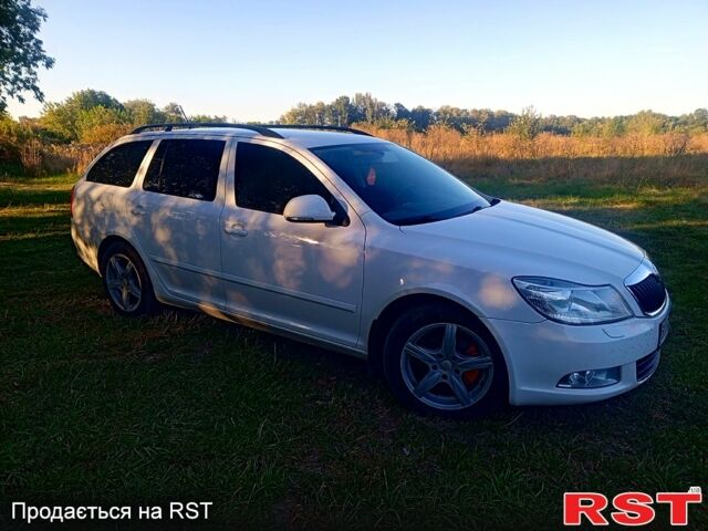 Шкода Октавия 2012 в Гадяче на Automoto.ua Белый Шкода Октавия, объемом двигателя 2 л и пробегом 236 тыс. км за 9999 $, фото 4 на Automoto.ua