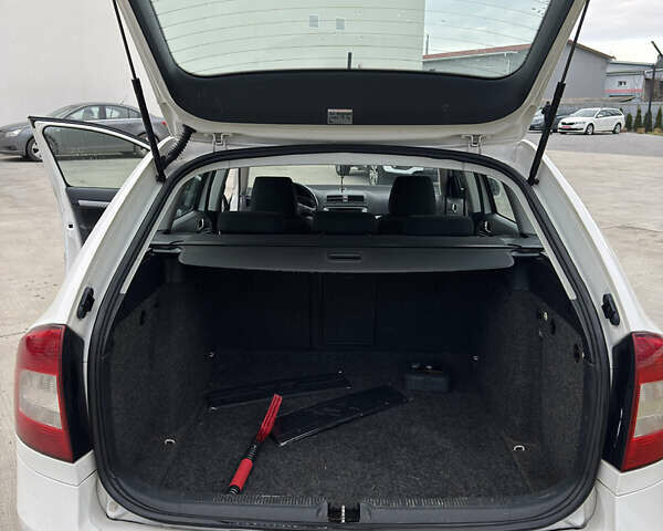 Белый Шкода Октавия, объемом двигателя 1.4 л и пробегом 223 тыс. км за 7500 $, фото 9 на Automoto.ua