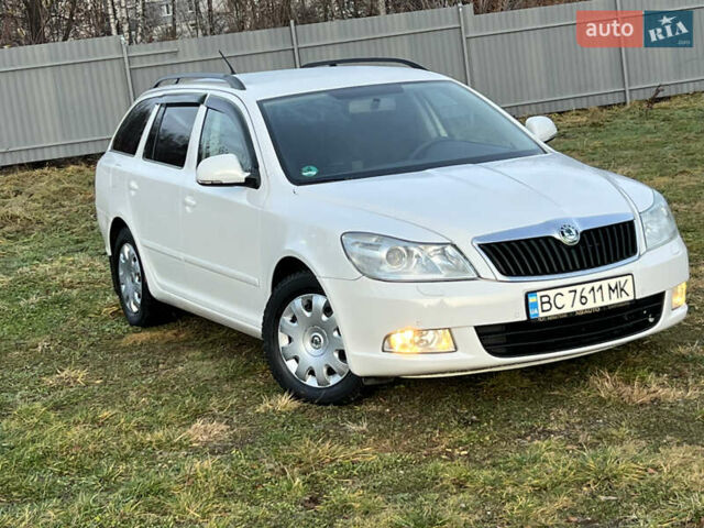Білий Шкода Октавія, об'ємом двигуна 1.6 л та пробігом 257 тис. км за 7999 $, фото 2 на Automoto.ua