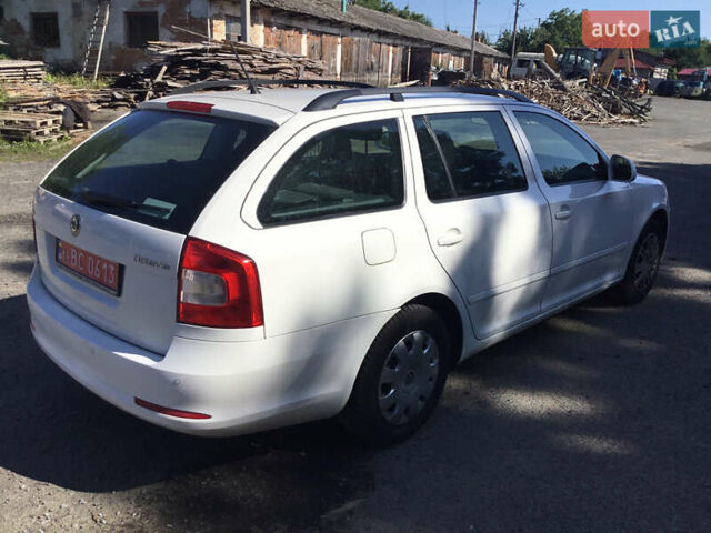 Білий Шкода Октавія, об'ємом двигуна 1.6 л та пробігом 282 тис. км за 7200 $, фото 4 на Automoto.ua