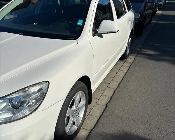 Белый Шкода Октавия, объемом двигателя 2 л и пробегом 284 тыс. км за 8700 $, фото 4 на Automoto.ua