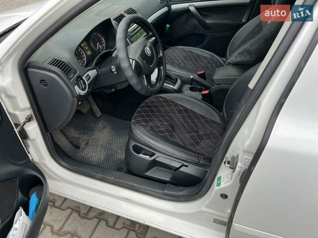 Белый Шкода Октавия, объемом двигателя 1.6 л и пробегом 332 тыс. км за 6999 $, фото 26 на Automoto.ua