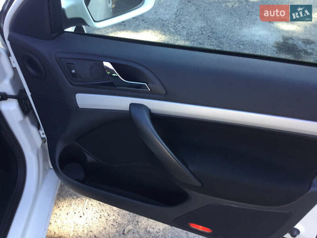 Білий Шкода Октавія, об'ємом двигуна 1.6 л та пробігом 282 тис. км за 7200 $, фото 17 на Automoto.ua