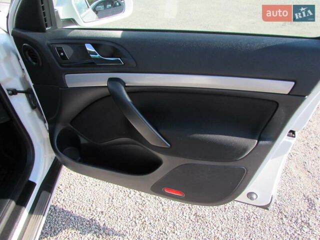 Білий Шкода Октавія, об'ємом двигуна 1.39 л та пробігом 204 тис. км за 8500 $, фото 16 на Automoto.ua