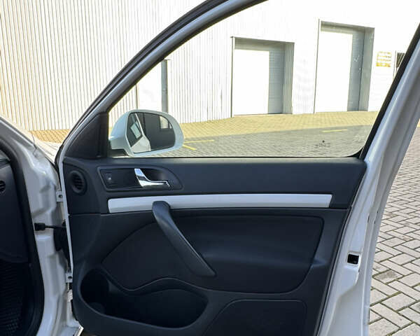 Белый Шкода Октавия, объемом двигателя 1.97 л и пробегом 256 тыс. км за 8550 $, фото 30 на Automoto.ua