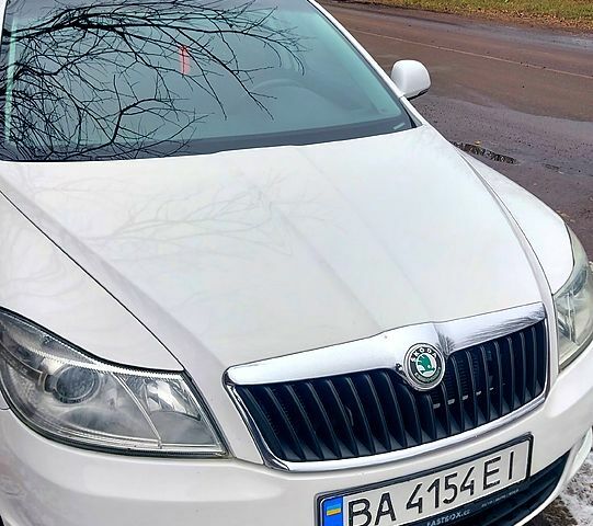Белый Шкода Октавия, объемом двигателя 20 л и пробегом 350 тыс. км за 8000 $, фото 3 на Automoto.ua