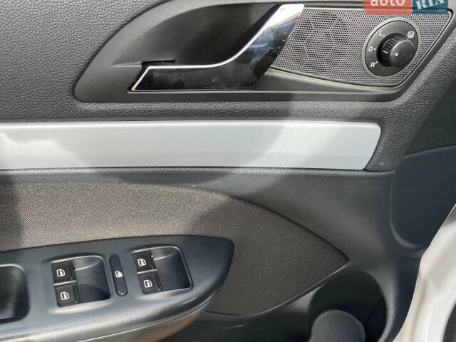 Белый Шкода Октавия, объемом двигателя 1.6 л и пробегом 238 тыс. км за 8200 $, фото 13 на Automoto.ua