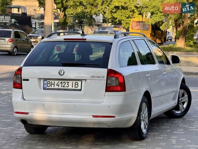 Белый Шкода Октавия, объемом двигателя 1.2 л и пробегом 167 тыс. км за 6999 $, фото 25 на Automoto.ua