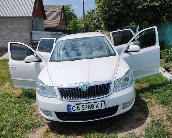 Белый Шкода Октавия, объемом двигателя 1.8 л и пробегом 245 тыс. км за 6700 $, фото 1 на Automoto.ua
