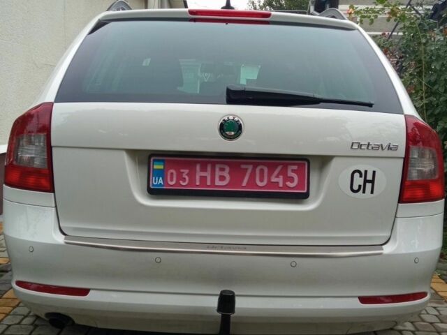 Белый Шкода Октавия, объемом двигателя 2 л и пробегом 261 тыс. км за 9300 $, фото 2 на Automoto.ua