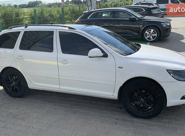 Білий Шкода Октавія, об'ємом двигуна 2 л та пробігом 246 тис. км за 12866 $, фото 7 на Automoto.ua