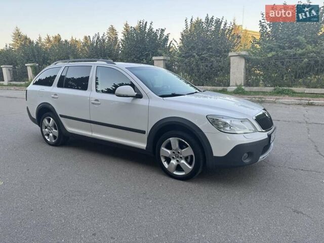 Білий Шкода Октавія, об'ємом двигуна 2 л та пробігом 261 тис. км за 10300 $, фото 12 на Automoto.ua
