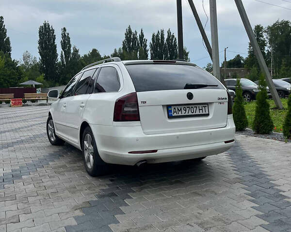 Белый Шкода Октавия, объемом двигателя 1.97 л и пробегом 346 тыс. км за 9399 $, фото 4 на Automoto.ua