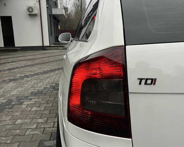 Білий Шкода Октавія, об'ємом двигуна 2 л та пробігом 362 тис. км за 8888 $, фото 11 на Automoto.ua