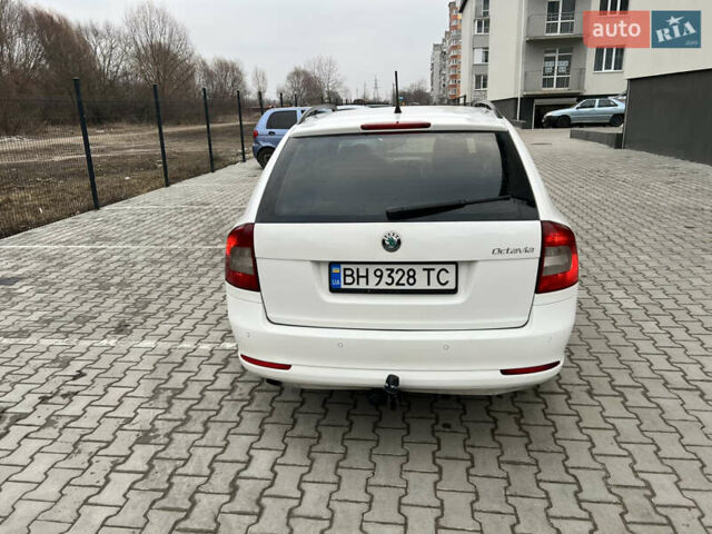 Белый Шкода Октавия, объемом двигателя 1.6 л и пробегом 332 тыс. км за 6999 $, фото 4 на Automoto.ua