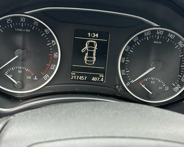 Белый Шкода Октавия, объемом двигателя 2 л и пробегом 217 тыс. км за 9999 $, фото 30 на Automoto.ua