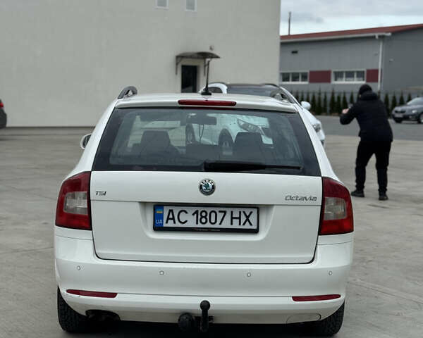 Белый Шкода Октавия, объемом двигателя 1.4 л и пробегом 223 тыс. км за 7500 $, фото 3 на Automoto.ua