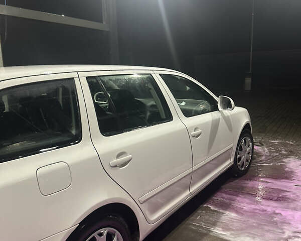 Белый Шкода Октавия, объемом двигателя 1.99 л и пробегом 413 тыс. км за 9250 $, фото 6 на Automoto.ua