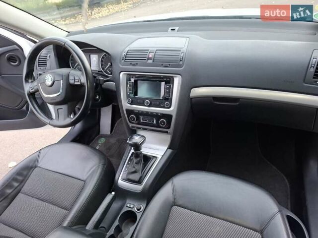 Білий Шкода Октавія, об'ємом двигуна 1.6 л та пробігом 239 тис. км за 9200 $, фото 14 на Automoto.ua