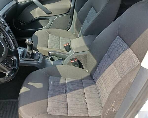 Белый Шкода Октавия, объемом двигателя 1.6 л и пробегом 253 тыс. км за 7490 $, фото 9 на Automoto.ua