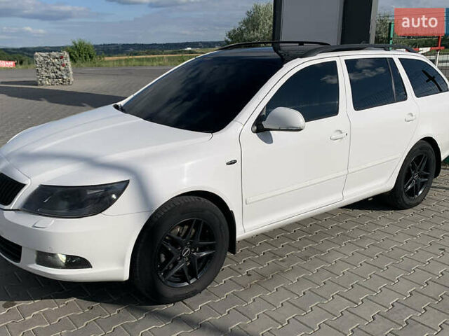Білий Шкода Октавія, об'ємом двигуна 2 л та пробігом 246 тис. км за 12866 $, фото 1 на Automoto.ua