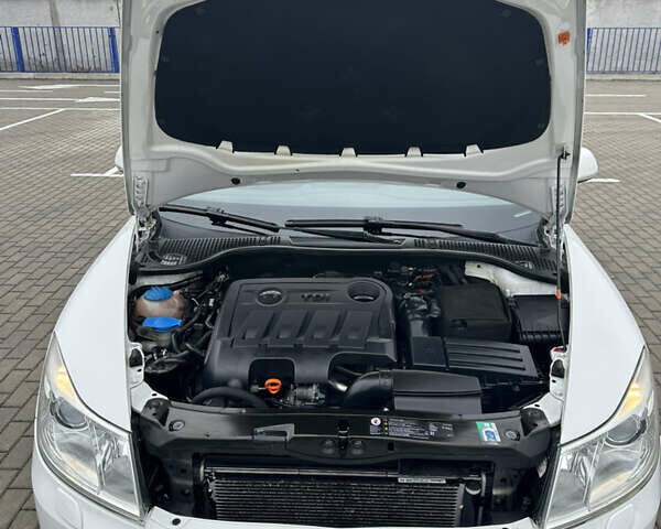 Белый Шкода Октавия, объемом двигателя 2 л и пробегом 239 тыс. км за 11900 $, фото 43 на Automoto.ua