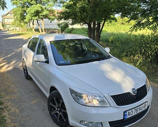 Белый Шкода Октавия, объемом двигателя 1.6 л и пробегом 260 тыс. км за 8600 $, фото 1 на Automoto.ua