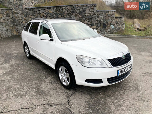 Белый Шкода Октавия, объемом двигателя 1.6 л и пробегом 239 тыс. км за 8650 $, фото 4 на Automoto.ua