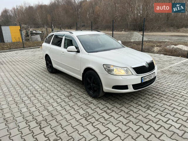 Белый Шкода Октавия, объемом двигателя 1.6 л и пробегом 332 тыс. км за 6999 $, фото 2 на Automoto.ua