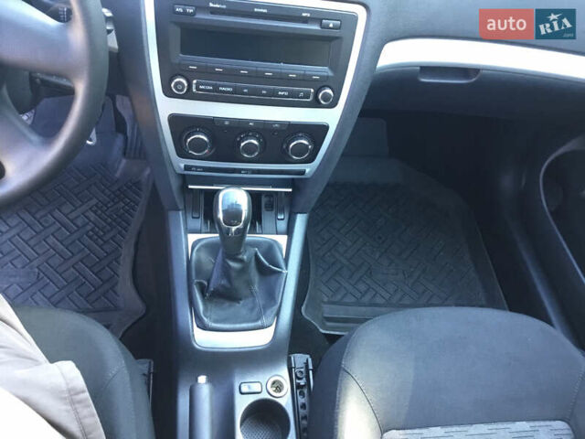 Білий Шкода Октавія, об'ємом двигуна 1.6 л та пробігом 282 тис. км за 7200 $, фото 6 на Automoto.ua