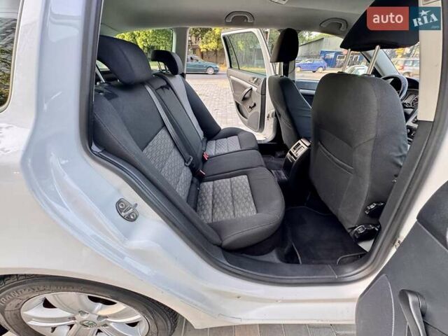 Белый Шкода Октавия, объемом двигателя 1.2 л и пробегом 167 тыс. км за 6999 $, фото 64 на Automoto.ua