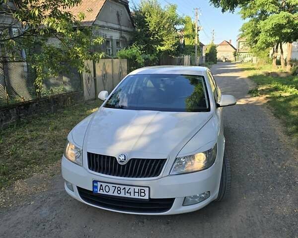 Белый Шкода Октавия, объемом двигателя 1.6 л и пробегом 260 тыс. км за 8600 $, фото 2 на Automoto.ua