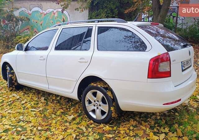 Шкода Октавия 2012 в Виннице на Automoto.ua Белый Шкода Октавия, объемом двигателя 1.6 л и пробегом 246 тыс. км за 7700 $, фото 3 на Automoto.ua