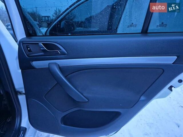 Белый Шкода Октавия, объемом двигателя 2 л и пробегом 290 тыс. км за 8850 $, фото 17 на Automoto.ua