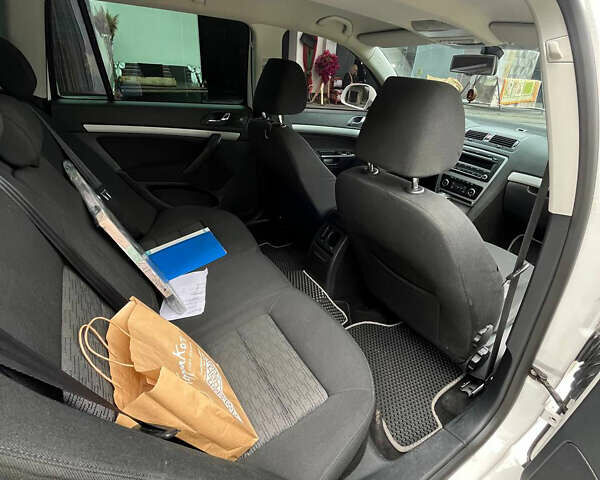 Белый Шкода Октавия, объемом двигателя 1.97 л и пробегом 346 тыс. км за 9399 $, фото 16 на Automoto.ua