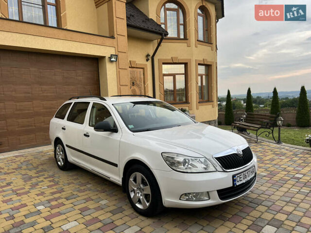 Белый Шкода Октавия, объемом двигателя 1.6 л и пробегом 302 тыс. км за 7999 $, фото 2 на Automoto.ua