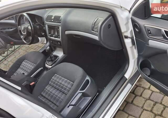 Білий Шкода Октавія, об'ємом двигуна 1.39 л та пробігом 197 тис. км за 7650 $, фото 18 на Automoto.ua